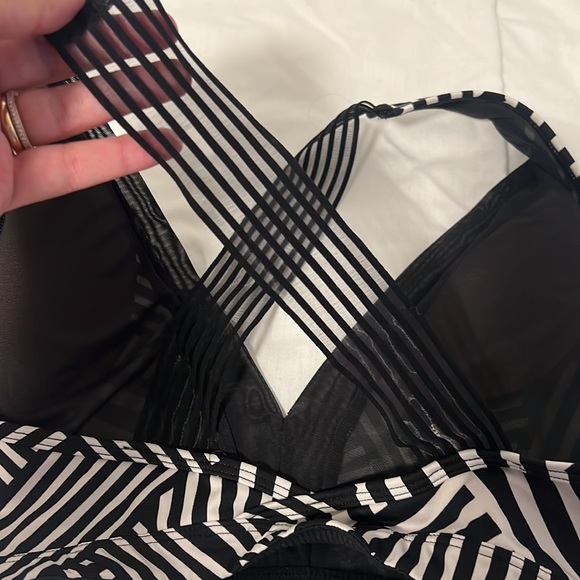 Victoria’s Secret Sport top - Picture 3 of 4